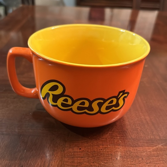 Reese's Pieces Mug Orange and Yellow Large Soup Candy Trinket Bowl 28 oz. - Picture 4 of 6